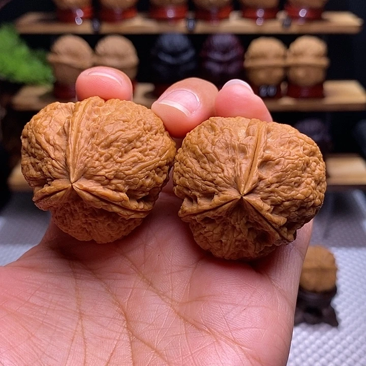 文玩核桃把件铁锤三棱8