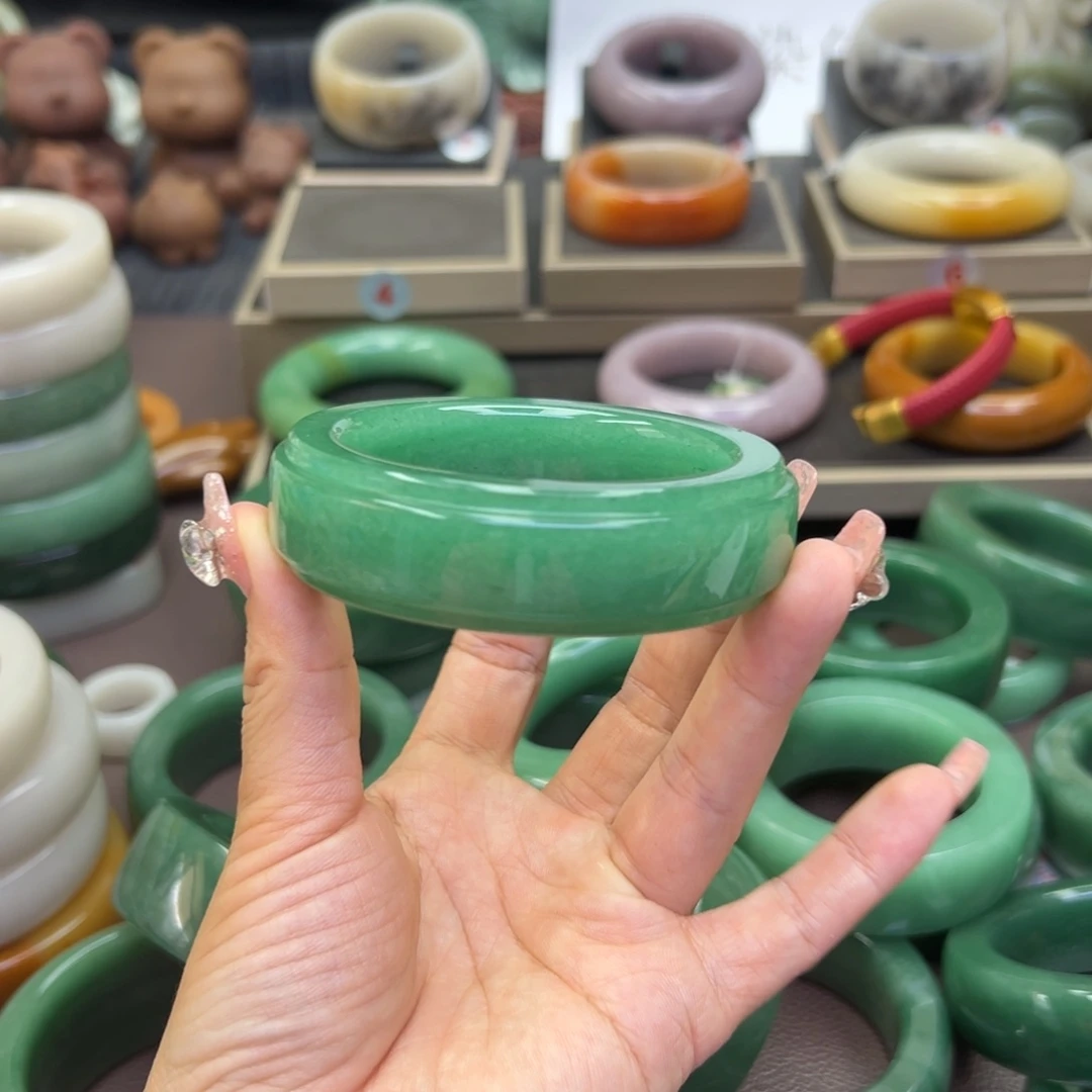 石英岩玉手镯未镶嵌溪