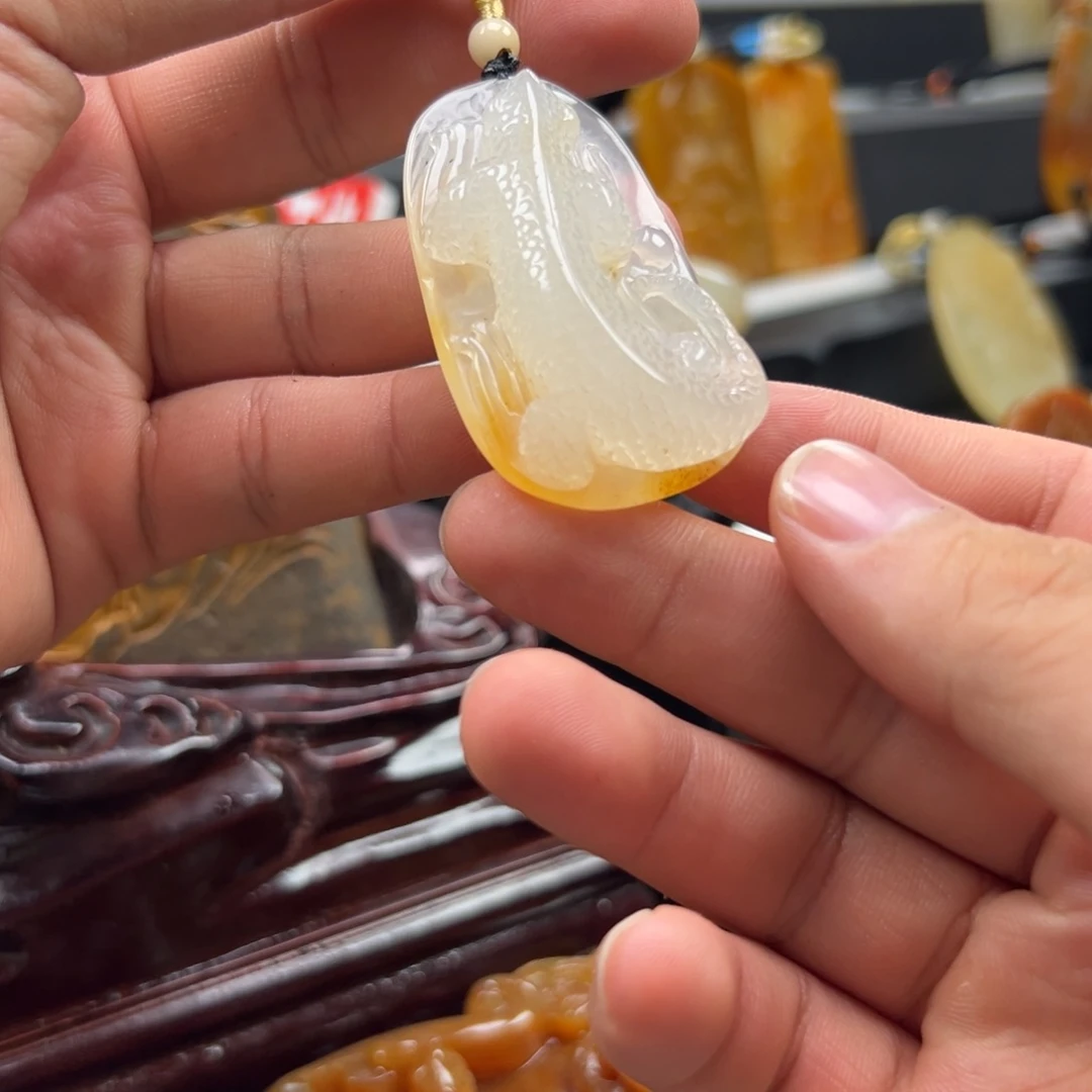 未镶嵌石英质玉（黄龙玉）黄龙玉
