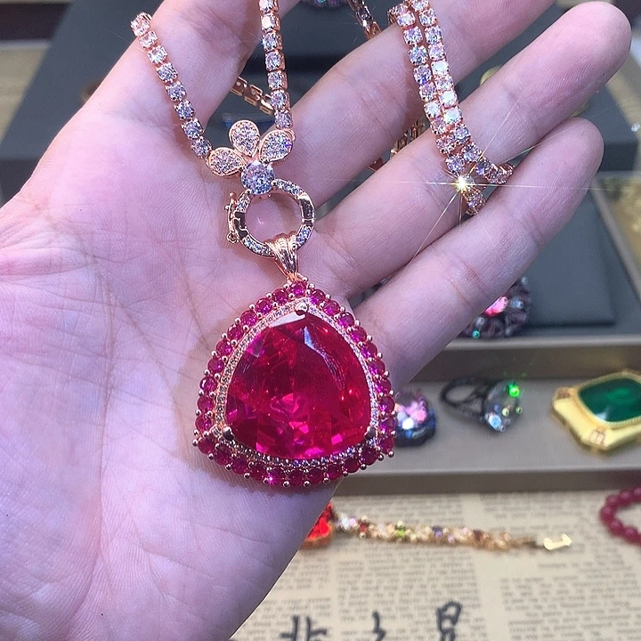 无非金属吊坠。