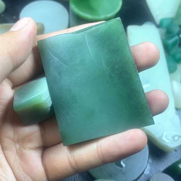 吉****和田玉（碧玉）未镶嵌颈饰