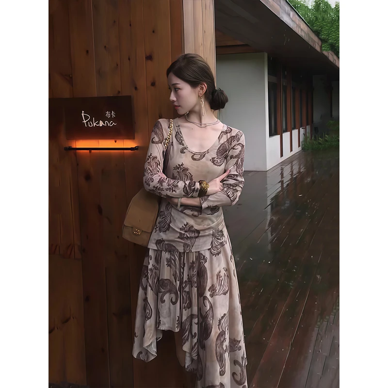 纯欲气质U领印花长袖连衣裙女早秋新款纯欲风修身显瘦不规则长裙