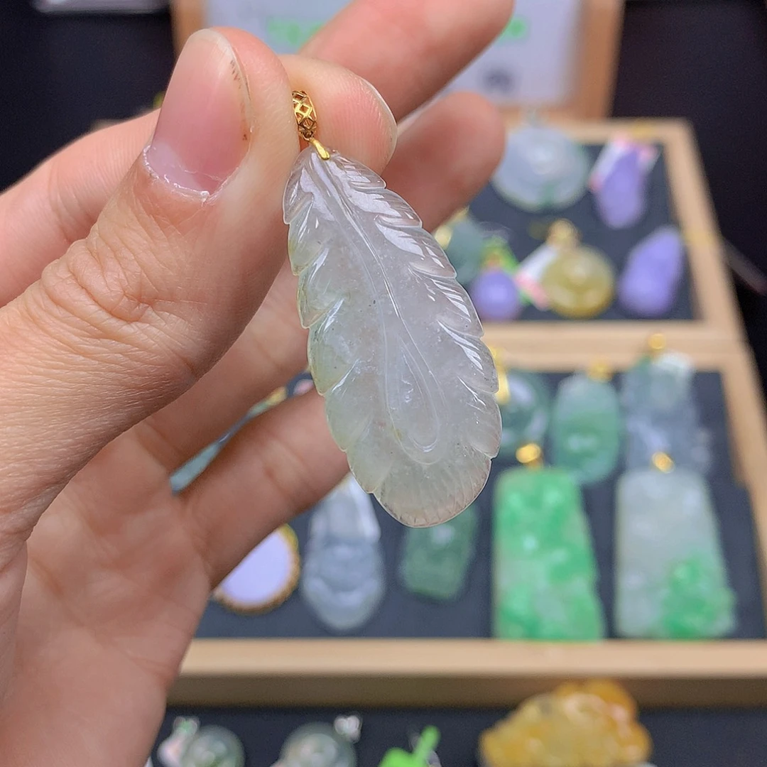 翡翠颈饰18K金镶嵌翡翠