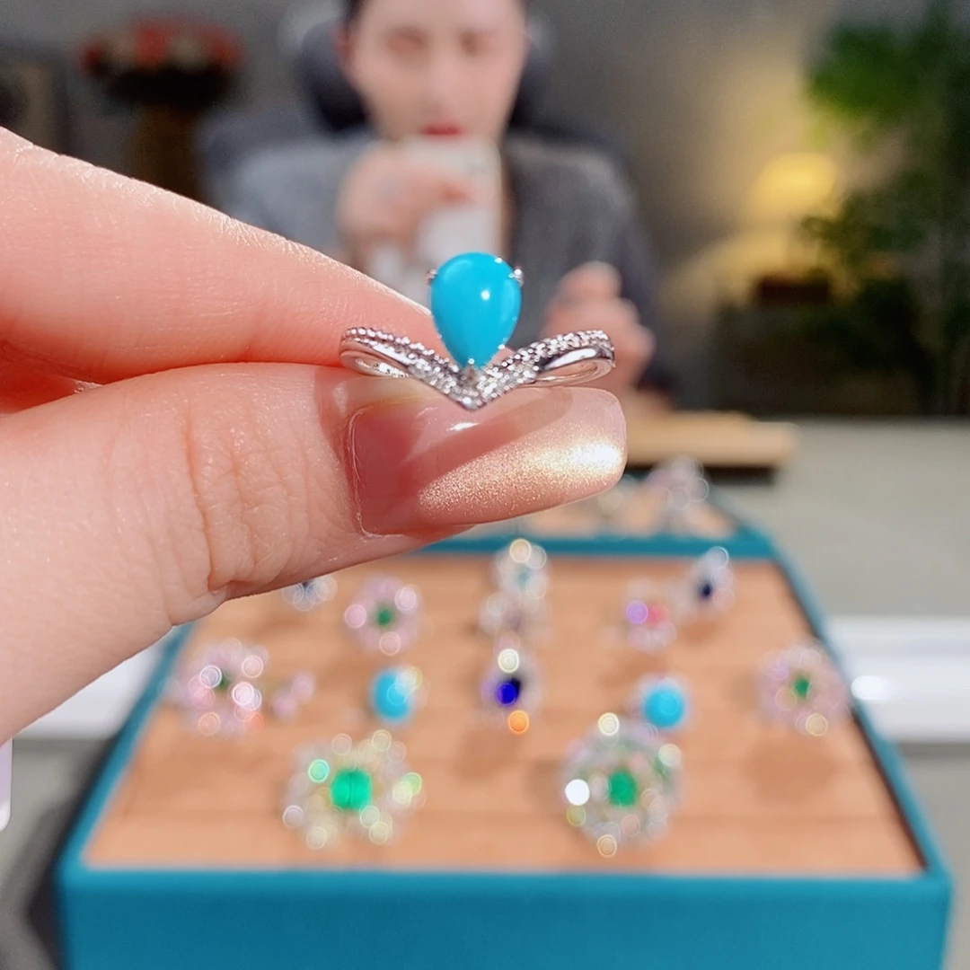 绿松石18K金镶嵌戒指1ct