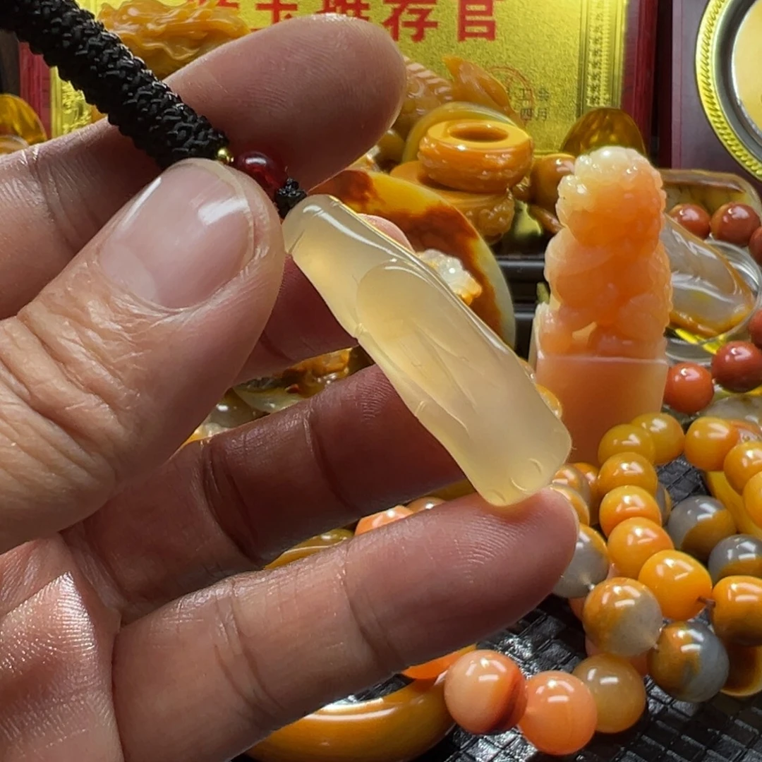 石英质玉未镶嵌颈饰