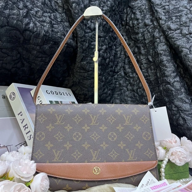 95新 LouisVuitton/路易威登 路易威登老花红皮信封单肩包