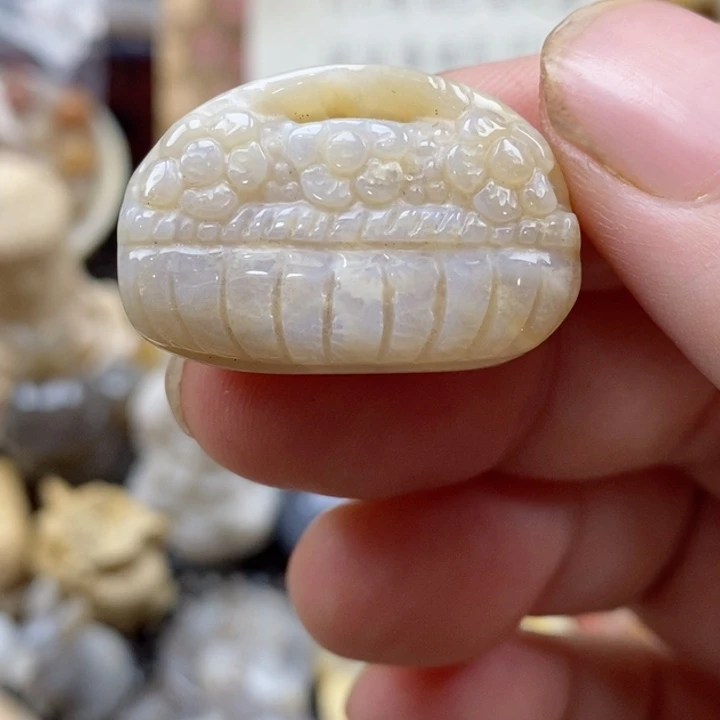 颈饰未镶嵌硅化珊瑚（珊瑚玉）小