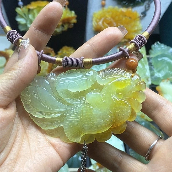 蛇纹石玉挂件未镶嵌