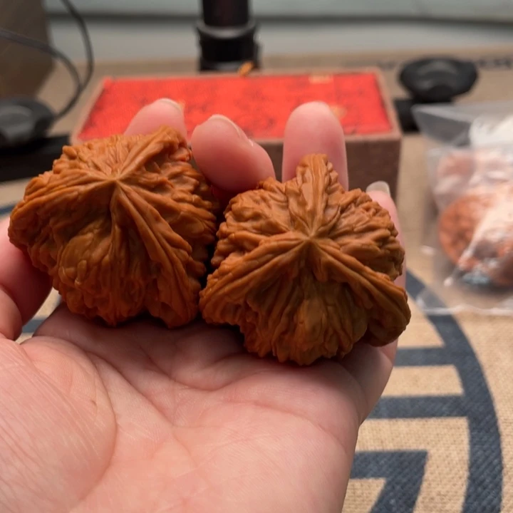 小***迪吊坠文玩核桃白狮子