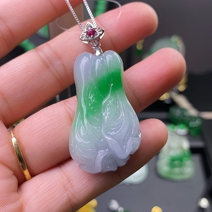 翡翠未镶嵌吊坠(赠链)
