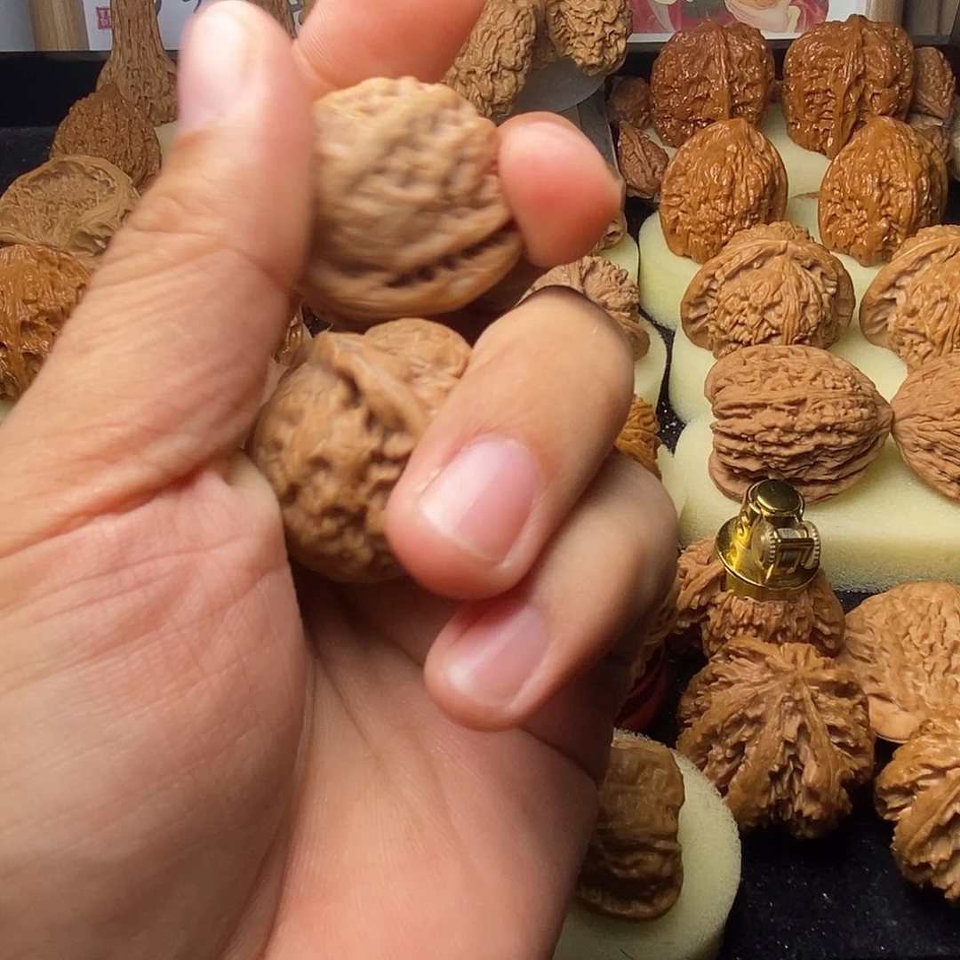 文玩核桃把件精**伙红锦鲤