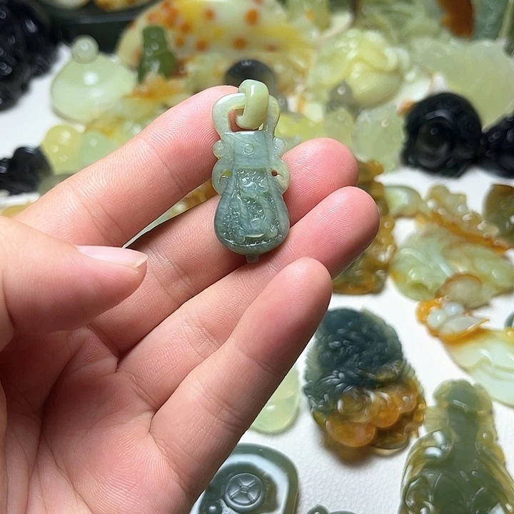 未镶嵌蛇纹石玉颈饰