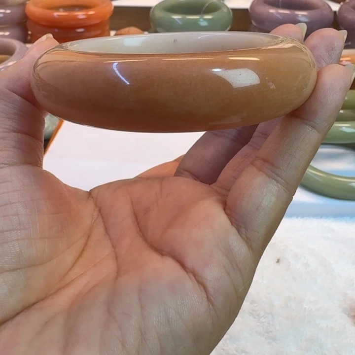 石英岩玉未镶嵌手镯