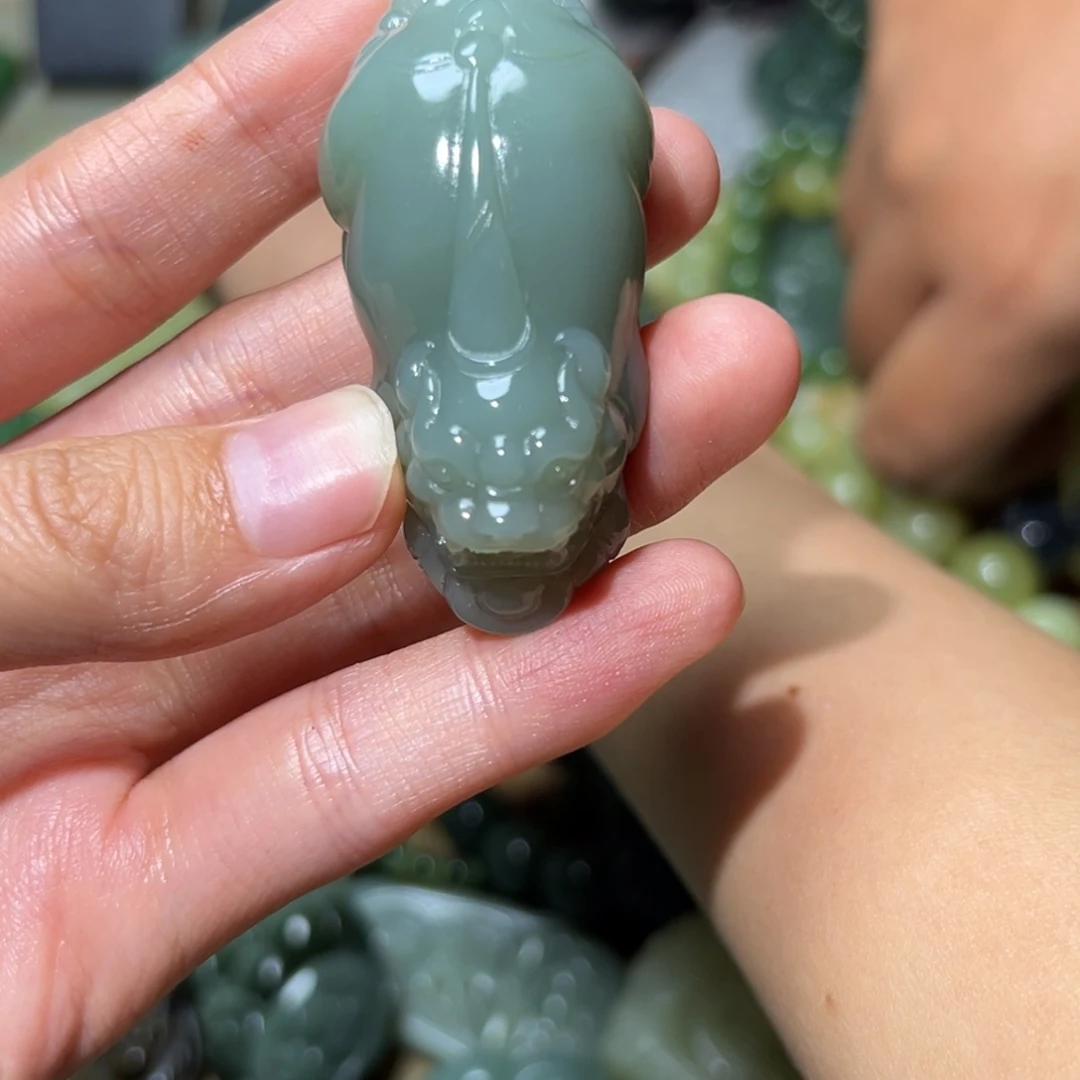 小***势未镶嵌和田玉挂件