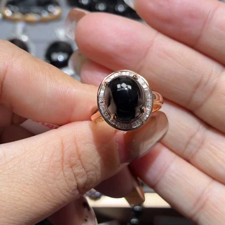 翡翠18K金镶嵌戒指