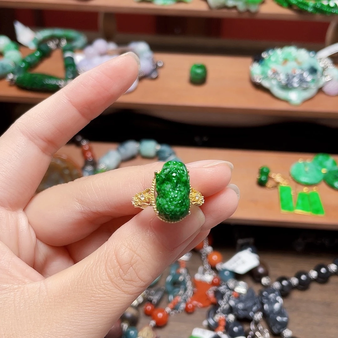 很***妮未镶嵌手链翡翠饰品