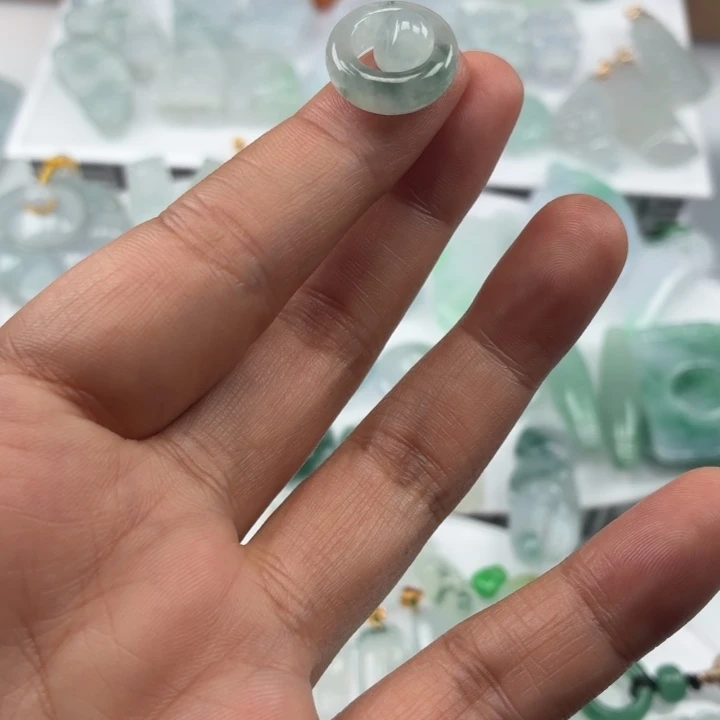 翡翠未镶嵌颈饰纯A