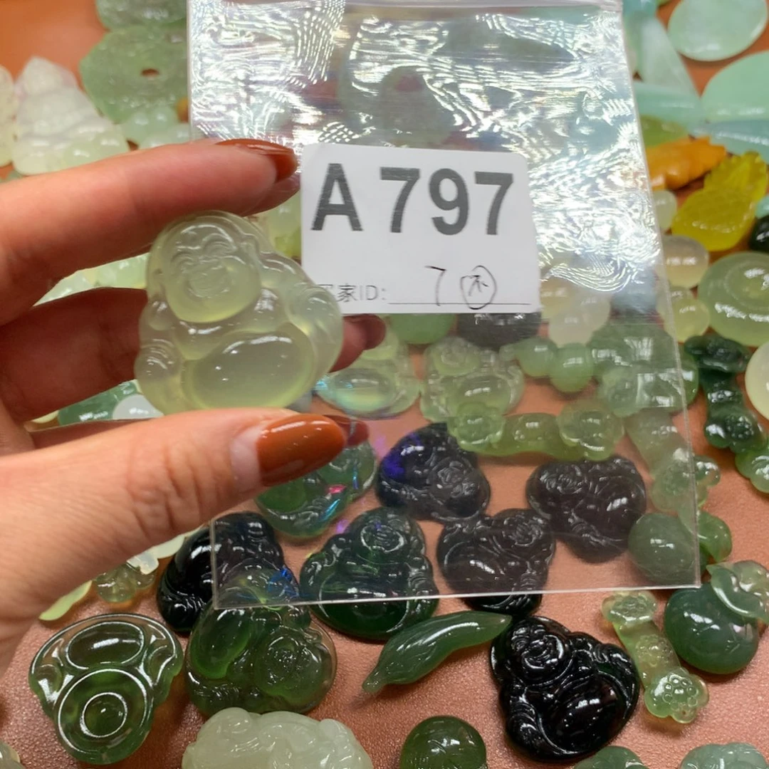 李***。蛇纹石玉未镶嵌岫玉