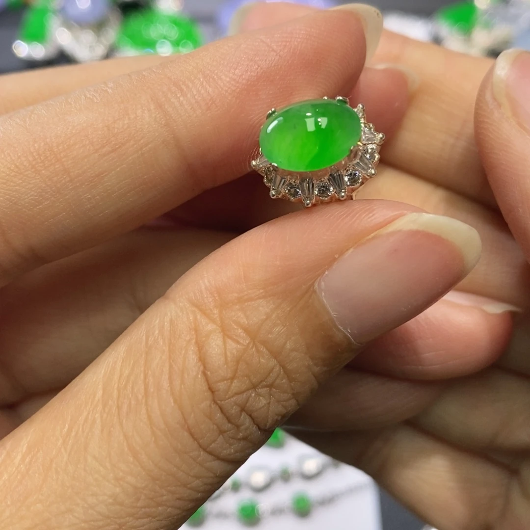 翡翠未镶嵌颈饰缅甸