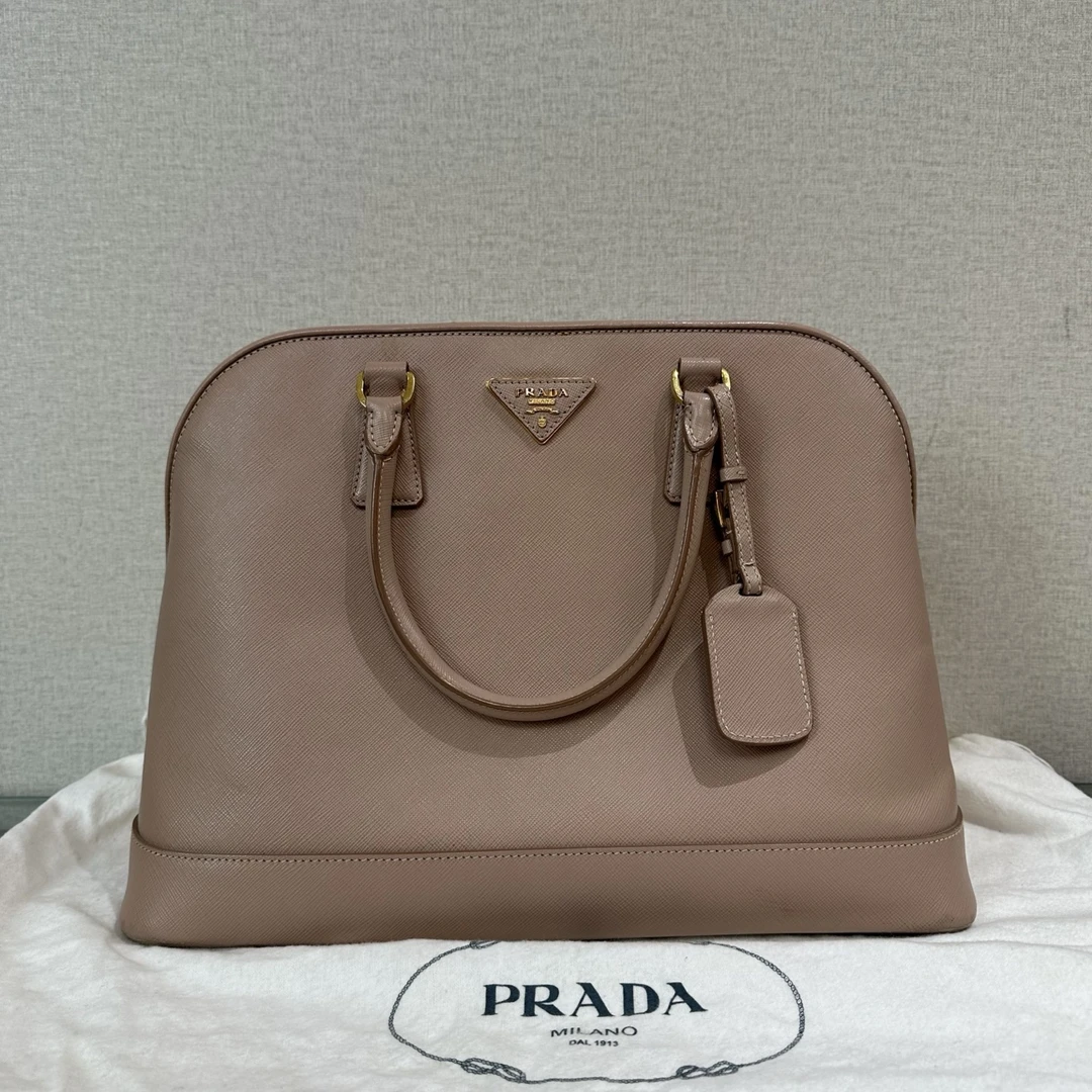 95新 Prada/普拉达 藕粉色金扣十字纹贝壳包 21011