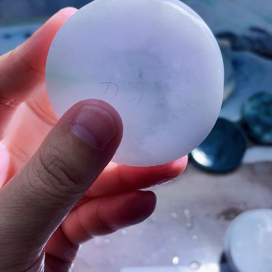 翡翠未镶嵌颈饰毛料31