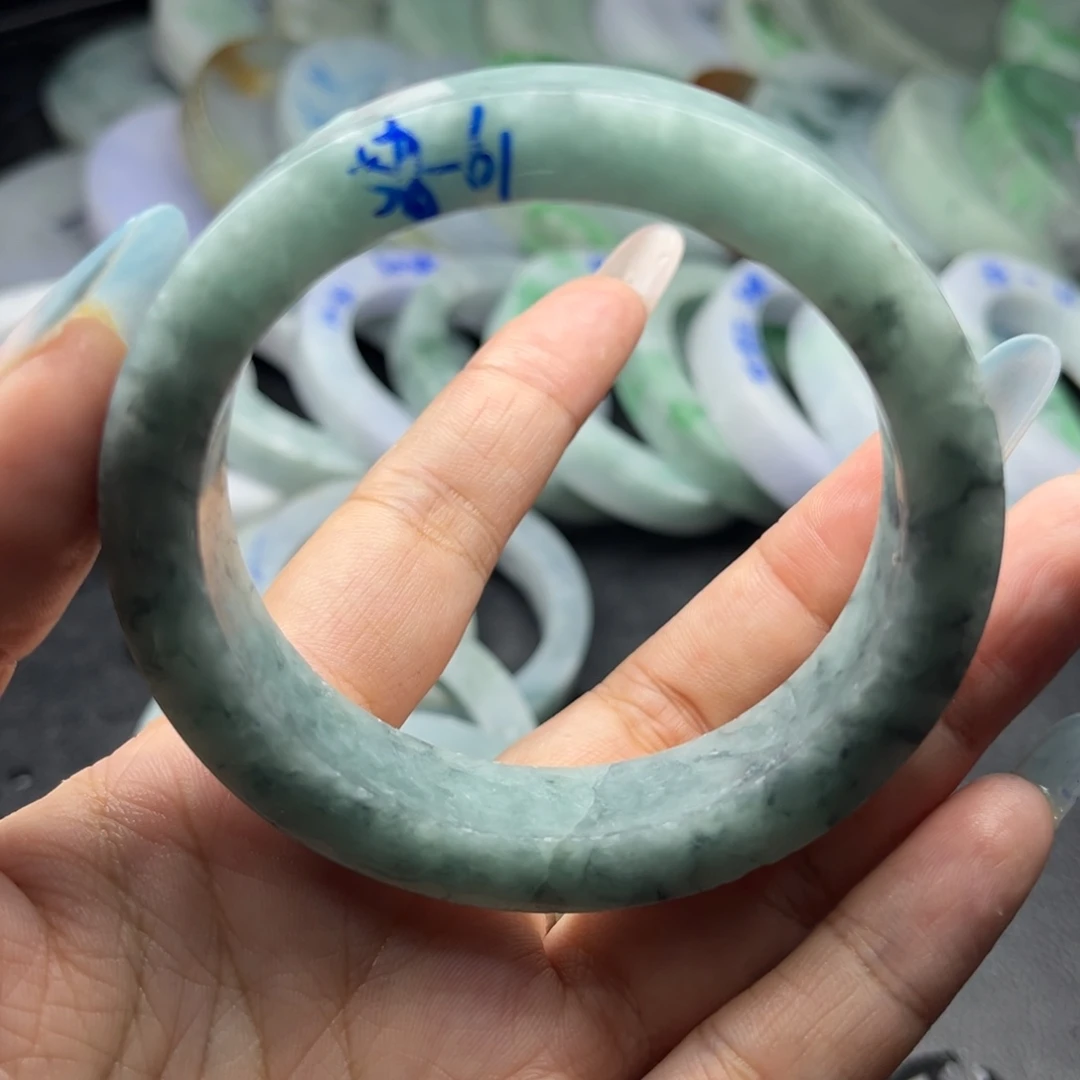 定制翡翠未镶嵌翡翠手镯