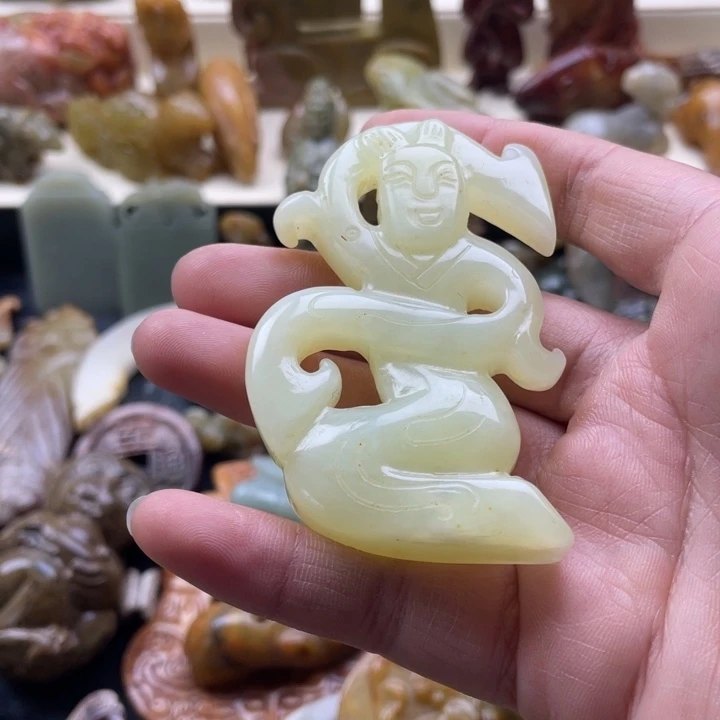 蛇纹石玉未镶嵌颈饰