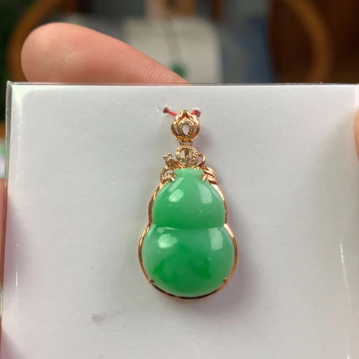 翡翠18K金镶嵌颈饰翡翠吊坠