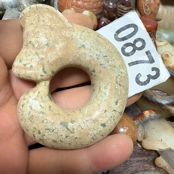 蛇纹石玉颈饰未镶嵌