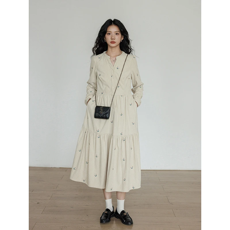 vastand维尚 冬季v领刺绣灯芯绒长袖连衣裙慵懒风气质显瘦长裙子