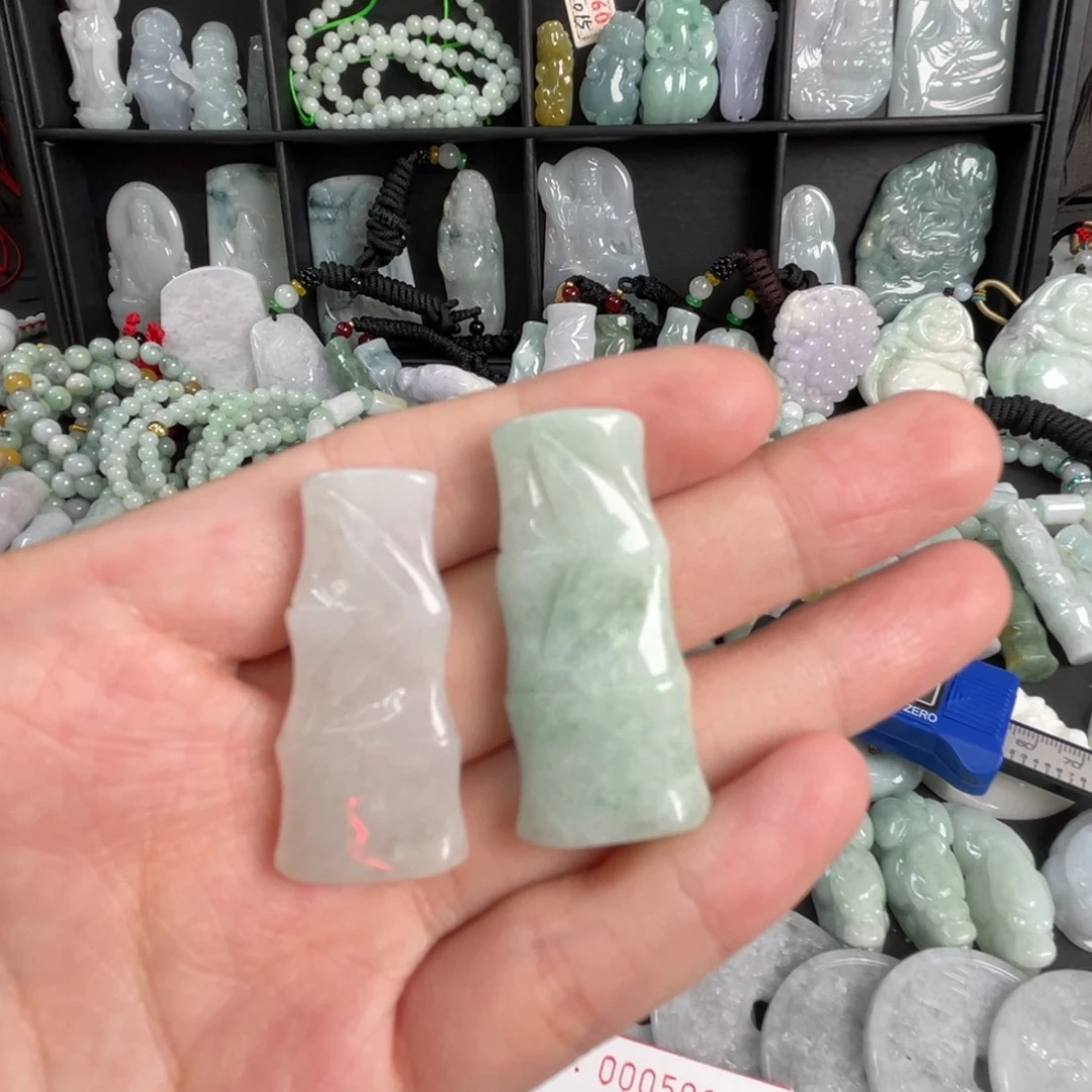 翡翠未镶嵌吊坠(不含链)微瑕