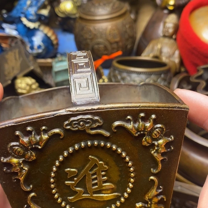 铜器摆件做工精良