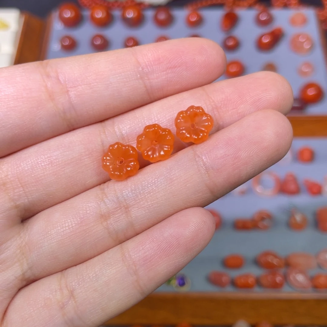 南红玛瑙小花扣3个未镶嵌从****