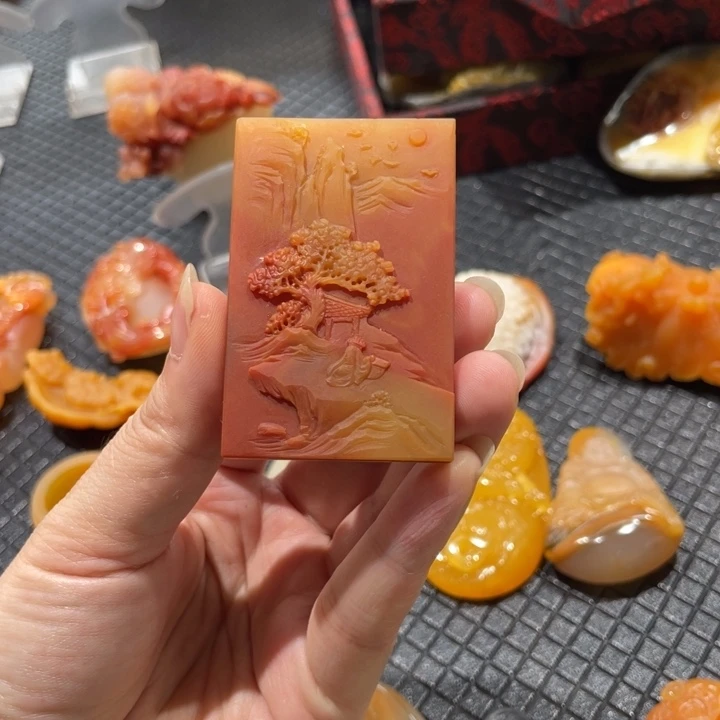 合金石英质玉（黄龙玉）颈饰