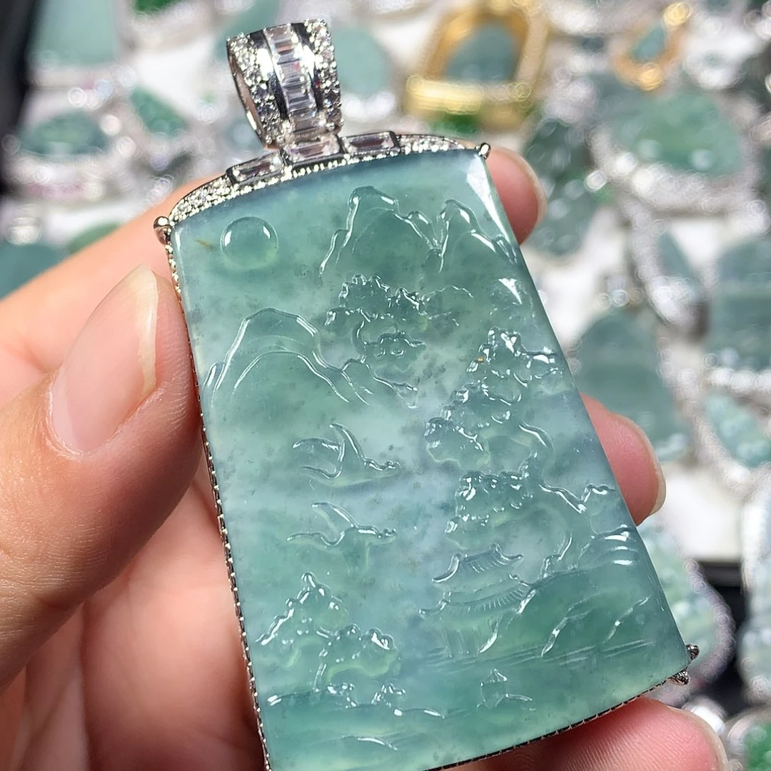 翡翠未镶嵌颈饰山水