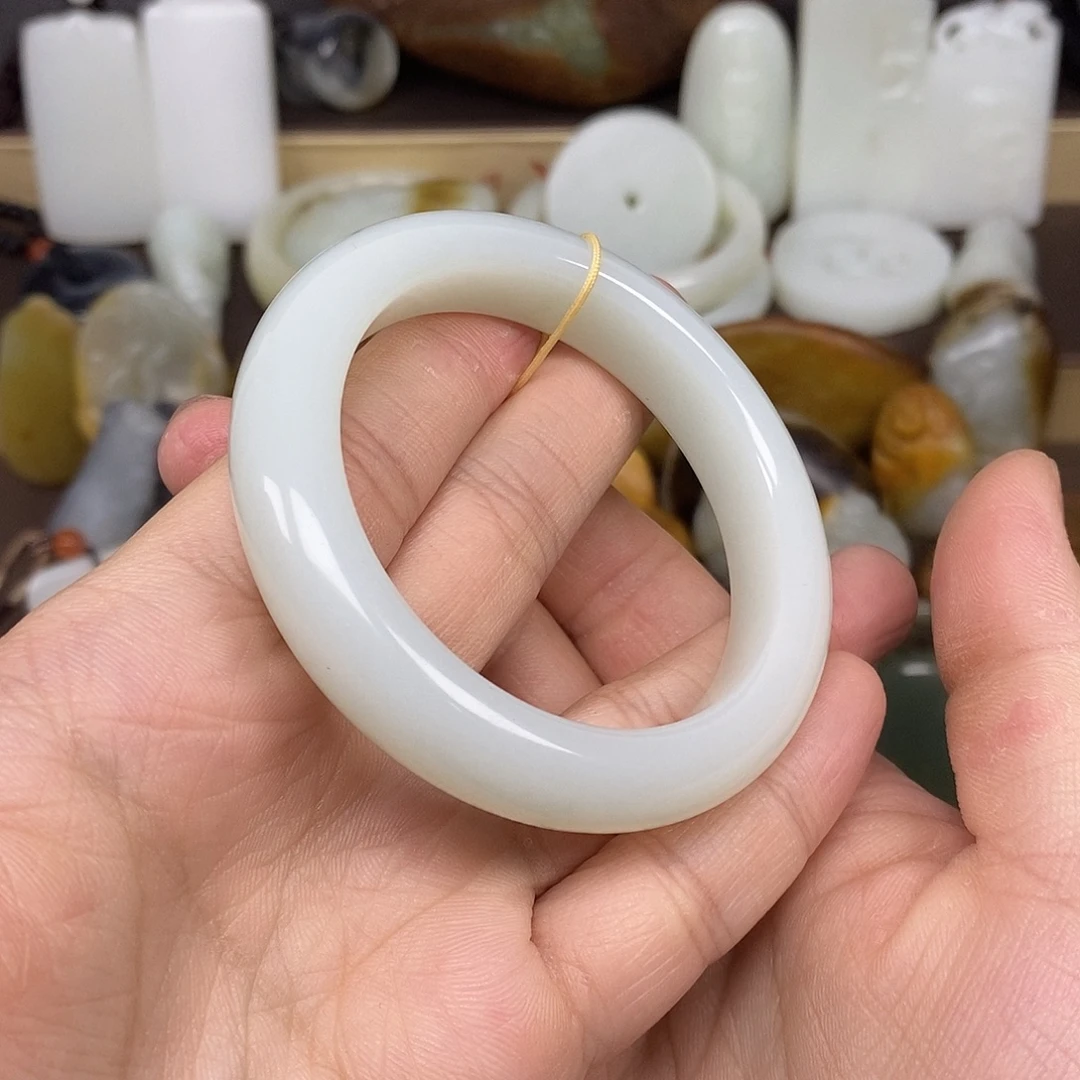 和田玉未镶嵌手镯