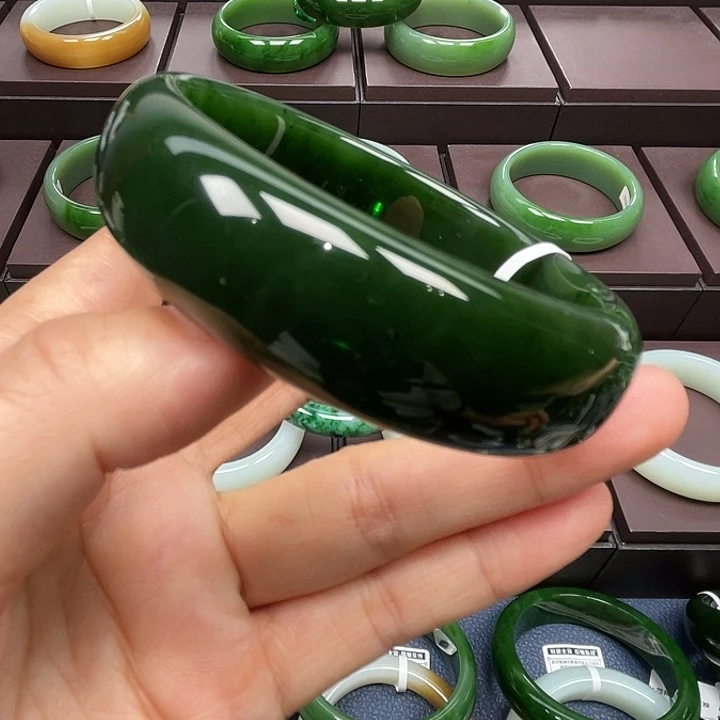 和田玉未镶嵌手镯62口径