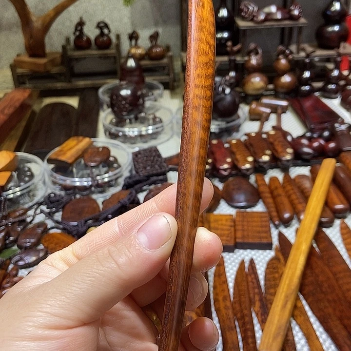 南美蛇纹木发簪一根