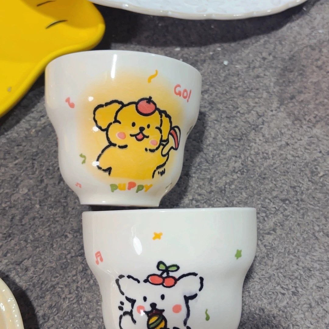 陶瓷手握杯两只微微瑕