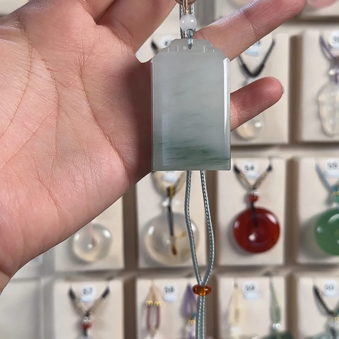 沁***石英质玉（天山翠）未镶嵌颈饰