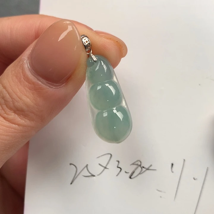 翡翠未镶嵌颈饰豆子
