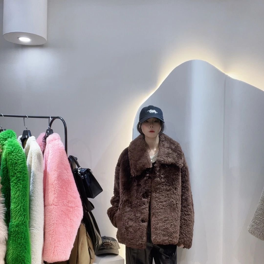 秋***姐真皮皮毛一体外套222-3272 咖色。