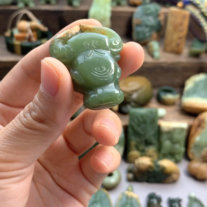 岫岩河磨玉（透闪石质玉）未镶嵌珠宝奇石心****安