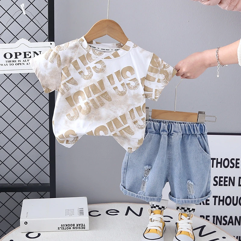 2025新款夏季短袖斜英文男童潮宽松港风潮拉丝牛仔短裤两件套