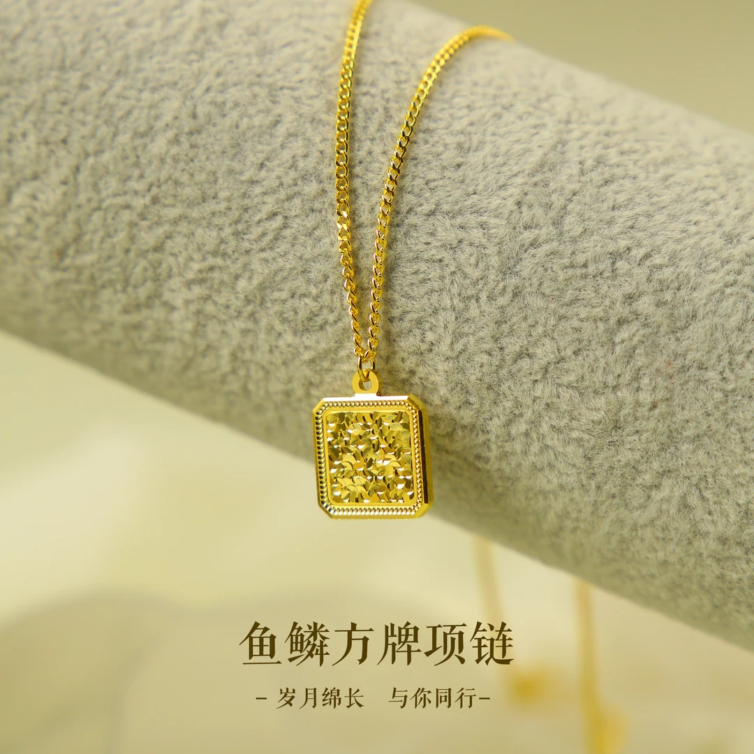 坠链均足银 鱼鳞方牌小众足银项链女款经典款坠饰时尚百搭闪耀