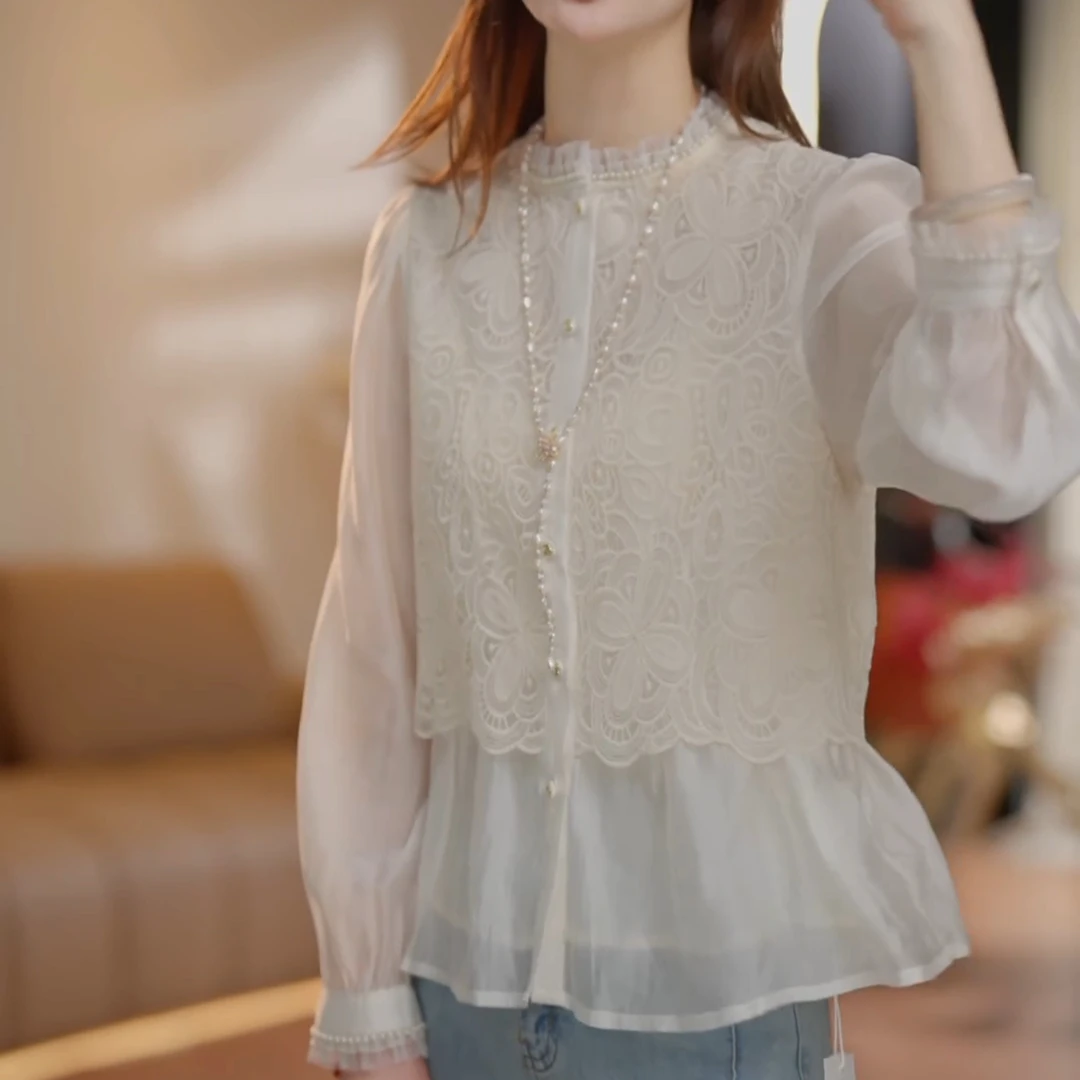 2025年春装新款圆领温柔法式蕾丝衬衫LK2502137