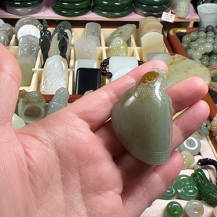 和田玉（糖玉）未镶嵌颈饰