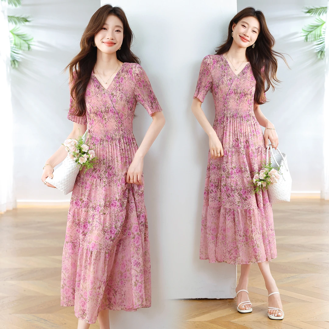 法式碎花V领连衣裙女2025夏季新款时尚温柔风气质减龄中长款裙子