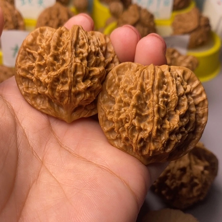 文玩核桃把件盘龙纹狮子头