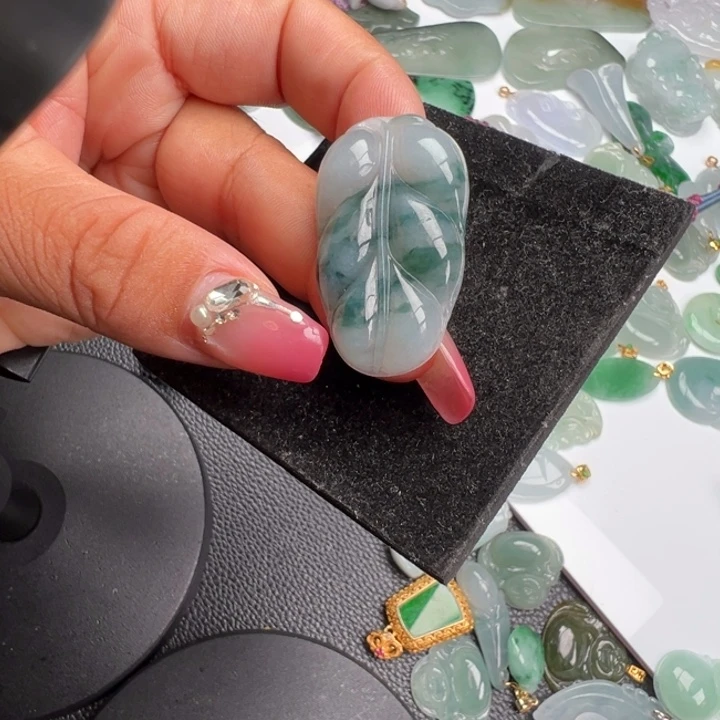 翡翠未镶嵌颈饰19